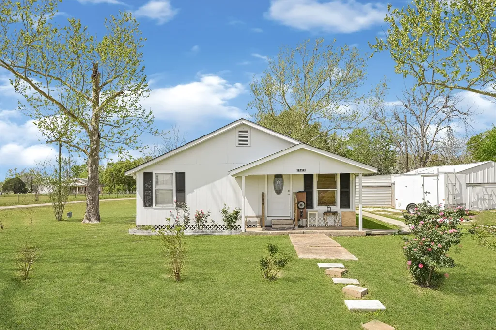 17822 Garland Avenue Boling TX 77420