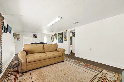 17822 Garland Avenue Boling TX 77420