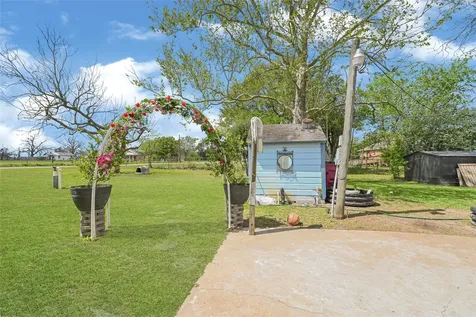 17822 Garland Avenue Boling TX 77420