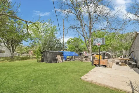 17822 Garland Avenue Boling TX 77420