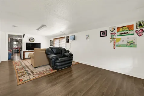 17822 Garland Avenue Boling TX 77420