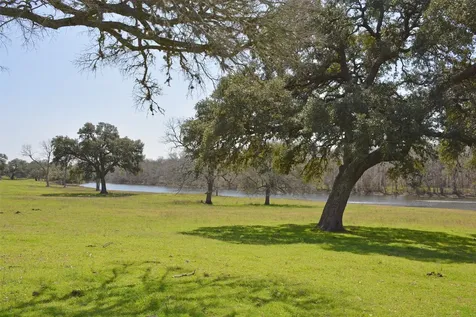 706 Grand Oaks Lane Brenham TX 77833