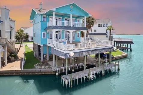 139 Isles End Road Tiki Island TX 77554