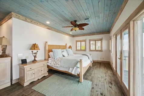 139 Isles End Road Tiki Island TX 77554