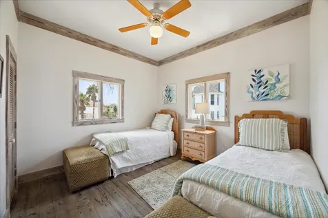 139 Isles End Road Tiki Island TX 77554
