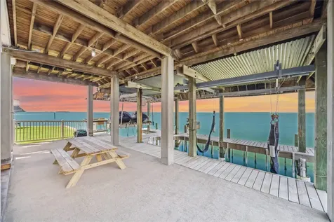 139 Isles End Road Tiki Island TX 77554
