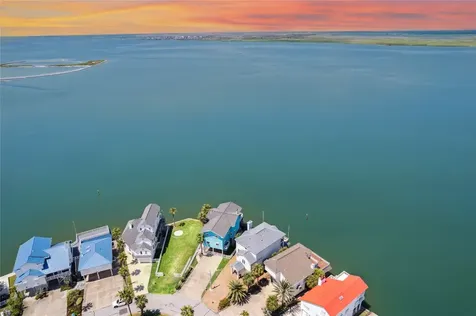 139 Isles End Road Tiki Island TX 77554