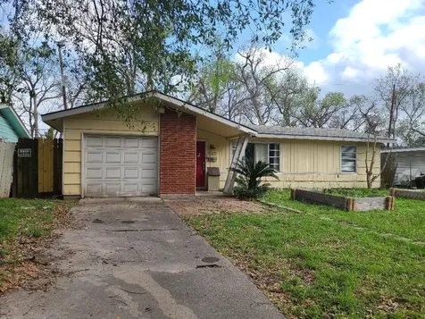 422 Surratt Drive Houston TX 77091