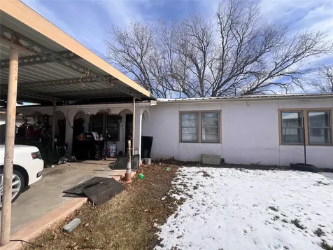 513 Scott Street Tye TX 79563
