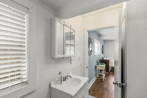 5808 Community Drive Houston TX 77005