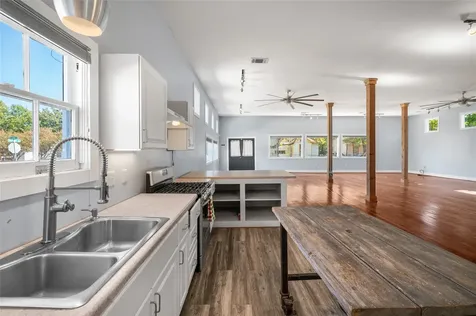 1619 Chapman Street Houston TX 77009