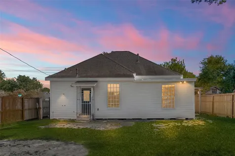 1619 Chapman Street Houston TX 77009