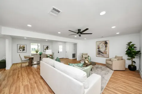 6249 Locke Lane Houston TX 77057