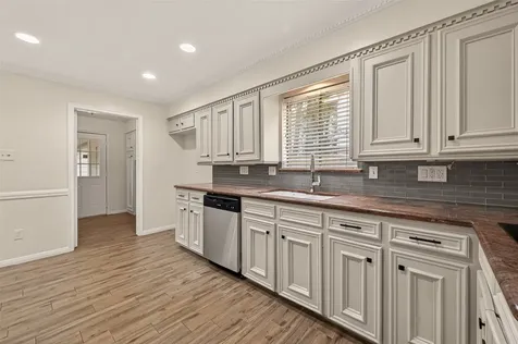 422 Willow Vista Drive El Lago TX 77586