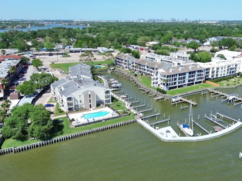 205 Yacht Club Lane 205 Seabrook TX 77586
