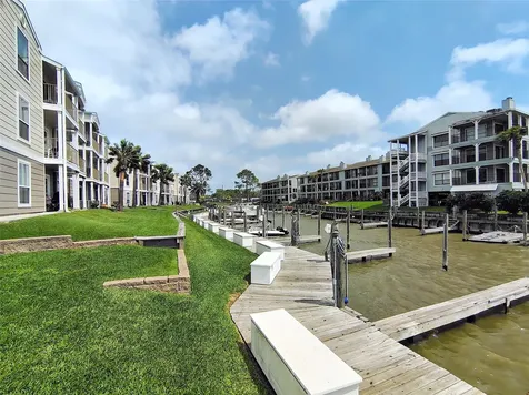 205 Yacht Club Lane 205 Seabrook TX 77586