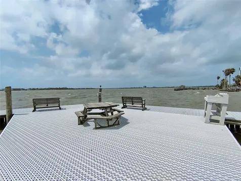 205 Yacht Club Lane 205 Seabrook TX 77586