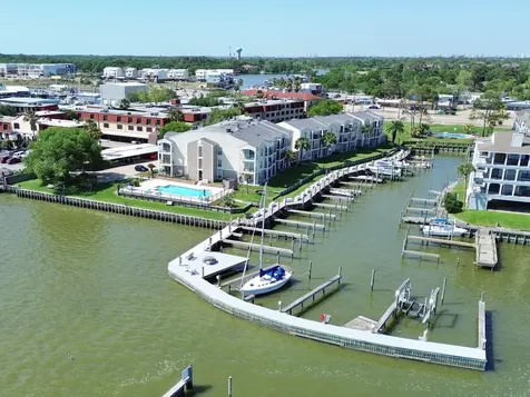 205 Yacht Club Lane 205 Seabrook TX 77586