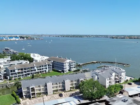 205 Yacht Club Lane 205 Seabrook TX 77586