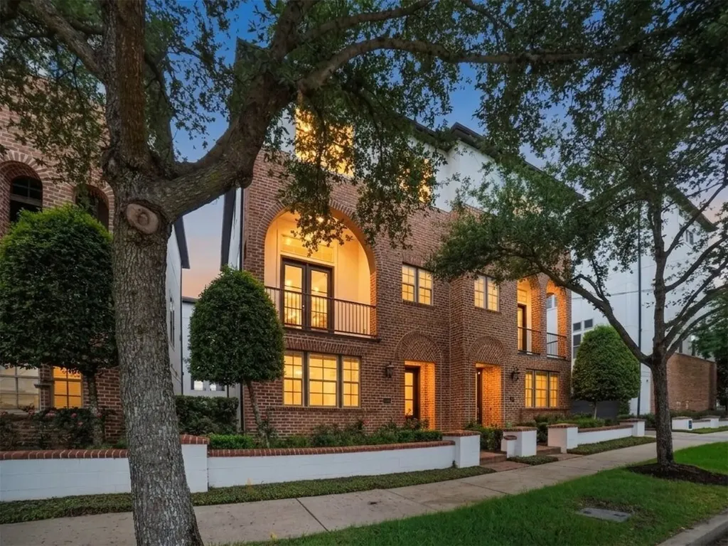 2810 Capitol Street Houston TX 77003
