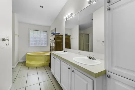 375 White Oak Cove Onalaska TX 77360