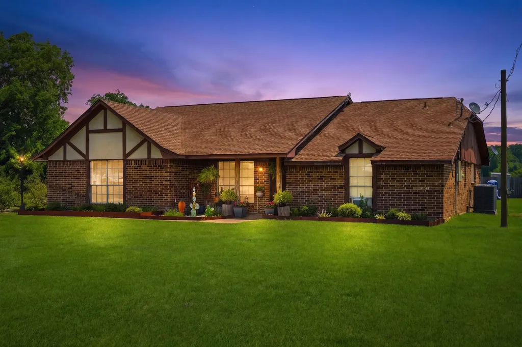 597 County Road 612 Dayton TX 77535