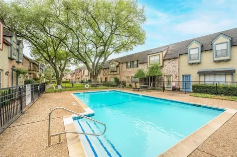 14703 Barryknoll Lane 18 Houston TX 77079