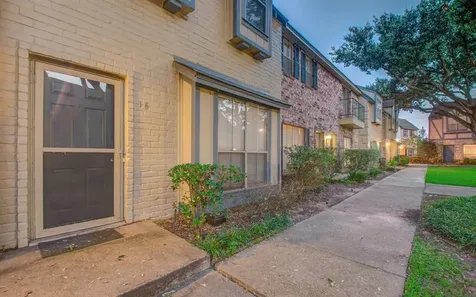 14703 Barryknoll Lane 18 Houston TX 77079