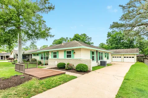 311 Carnation Street Lake Jackson TX 77566