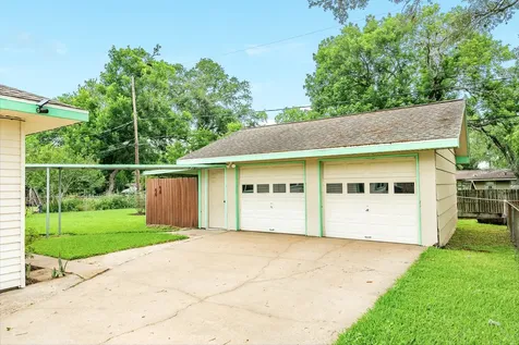 311 Carnation Street Lake Jackson TX 77566