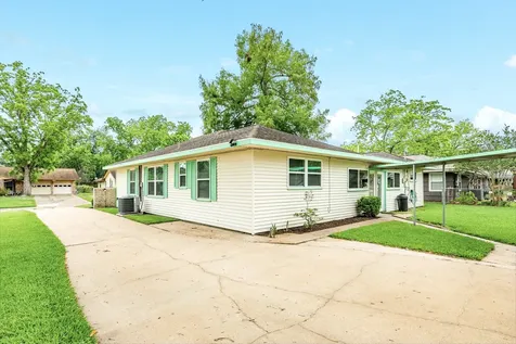 311 Carnation Street Lake Jackson TX 77566