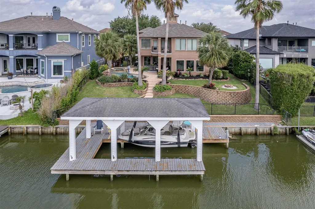2938 N Island Drive Seabrook TX 77586