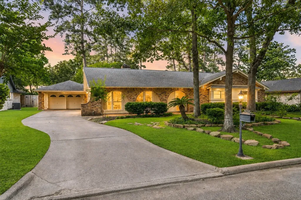 1923 Crystal Springs Drive Kingwood TX 77339