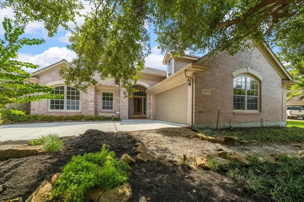 2803 N Strathford Lane Houston TX 77345