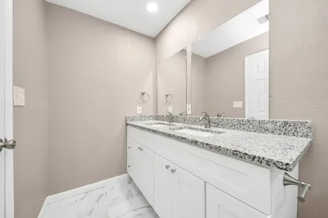 5879 Belcrest Street Houston TX 77033