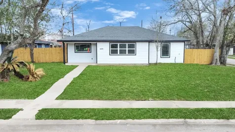 5879 Belcrest Street Houston TX 77033
