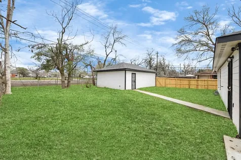 5879 Belcrest Street Houston TX 77033