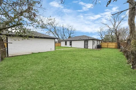 5879 Belcrest Street Houston TX 77033