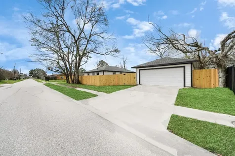 5879 Belcrest Street Houston TX 77033