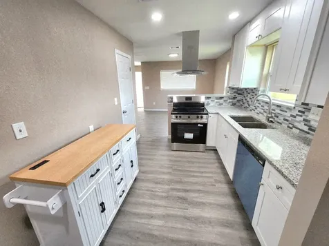 5879 Belcrest Street Houston TX 77033