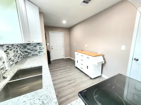 5879 Belcrest Street Houston TX 77033