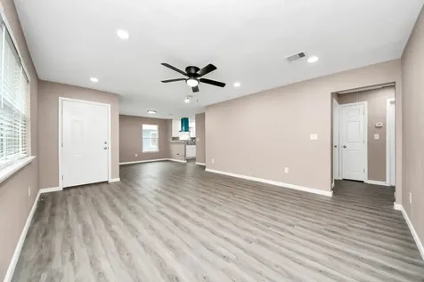 5879 Belcrest Street Houston TX 77033