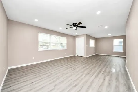 5879 Belcrest Street Houston TX 77033