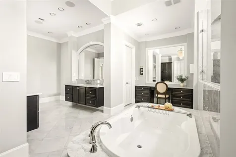 64 S Parkgate Circle The Woodlands TX 77381