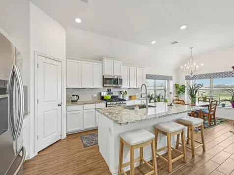 15014 Lake Shore Avenue Mont Belvieu TX 77523