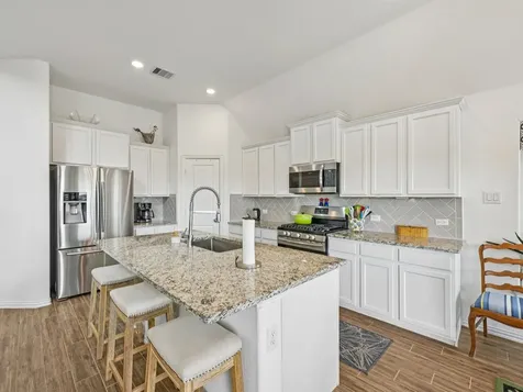 15014 Lake Shore Avenue Mont Belvieu TX 77523