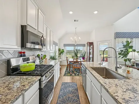 15014 Lake Shore Avenue Mont Belvieu TX 77523