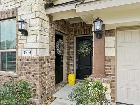 15014 Lake Shore Avenue Mont Belvieu TX 77523