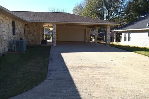 26 Westpoint Drive Trinity TX 75862