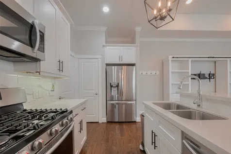 854 W 20th Street Houston TX 77008